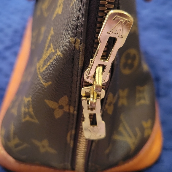 Price Drop!!! Authentic Louis Vuitton Alma - Picture 3 of 11